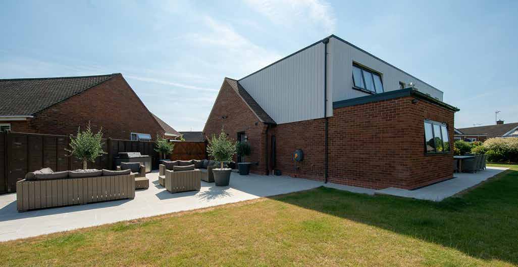 Four-bedroom detached house – modern patio
